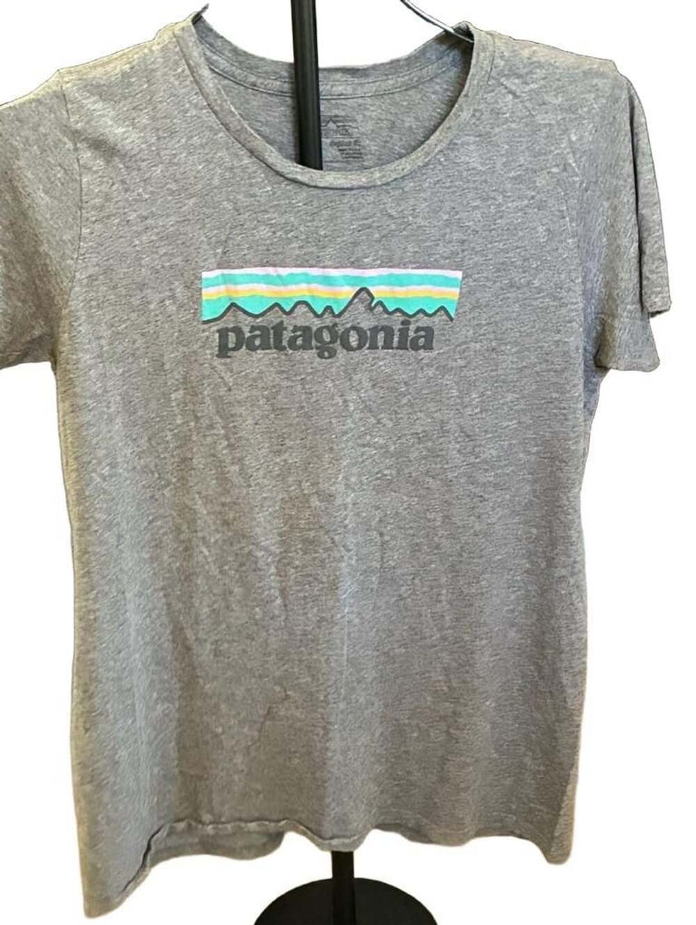 Patagonia Heather Gray Colorful Mountain Logo Graphic Organic Cotton T-Shirt-pre
